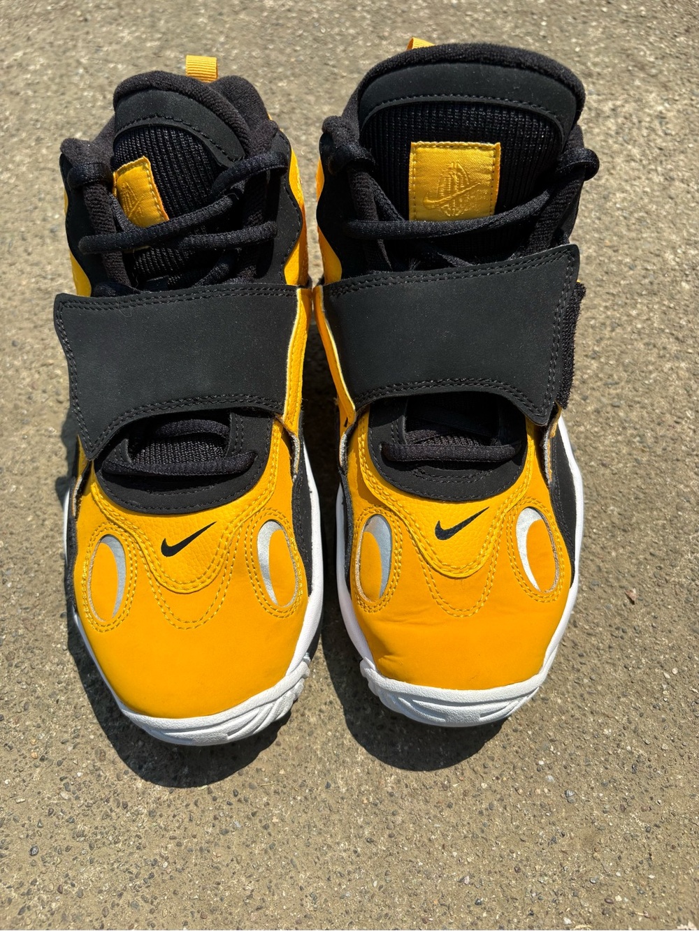 Nike Kids Yellow and Black Velcro Athletic Sneakers